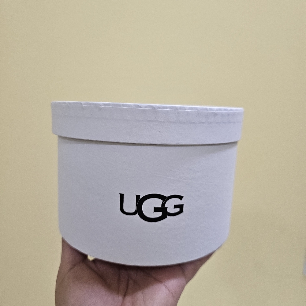 New UGG Faux Fur Earmuffs with Ears - Picture 7 of 10